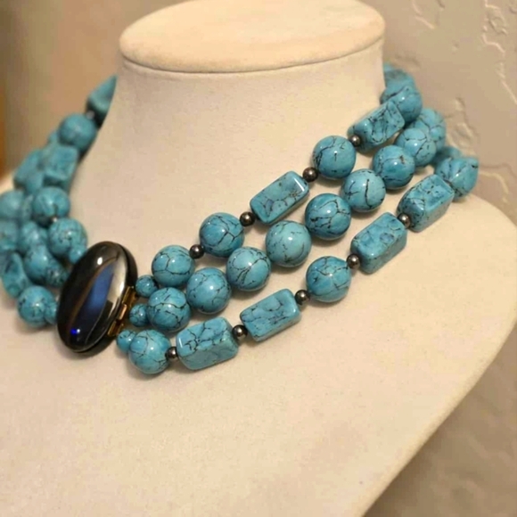 Faux Turquoise 3 Strand Choker Style Necklace - Picture 4 of 13